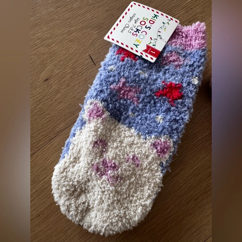 NWT: Fuzzy Kids Gloves and Socks